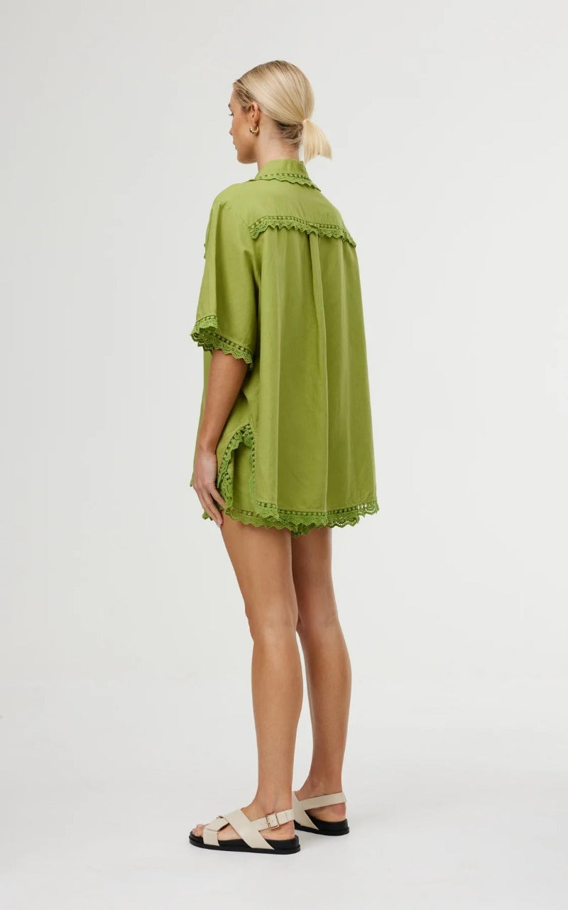 This co-ord set is casual yet elegant, ideal for summer outings, beach vacations, or relaxed weekend wear.